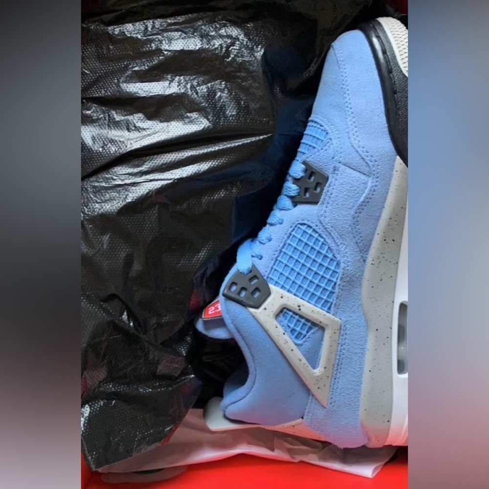 UNC 4s size 4.5y worn once
